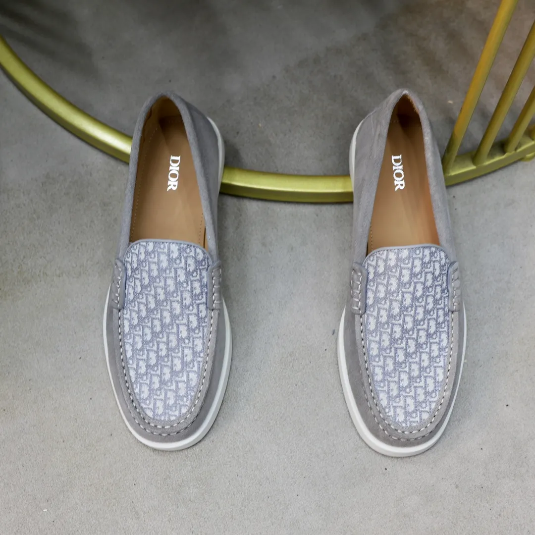 Ex-factory price: 540🙅‍♂️🙅‍♂️🙅‍♂️ Brand: Dior DIOR Standard code: Men's code 38/44 (45 can be customized) Grade: Same as the official website Material: Original cowhide stitching, cowhide lining, original TPU wear-resistant soft outsole Style categories: Leisure and sports version, footwear for driving, young fashion, European and American trends, British style Color: actual picture color